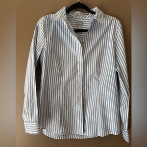 Chico's | Blue and White No Iron Coolmax All Season Button Down Shirt